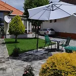 شقة In Im Parterre Mit Garten By Interhome *