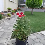In Im Parterre Mit Garten By Interhome شقة