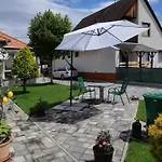In Im Parterre Mit Garten By Interhome شقة