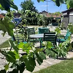 شقة In Im Parterre Mit Garten By Interhome