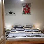 In Im Parterre Mit Garten By Interhome شقة Bük