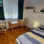 In Im Parterre Mit Garten By Interhome شقة *