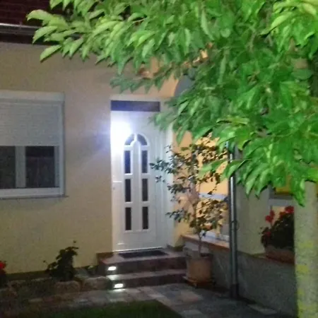 In Im Parterre Mit Garten By Interhome Lägenhet Bük
