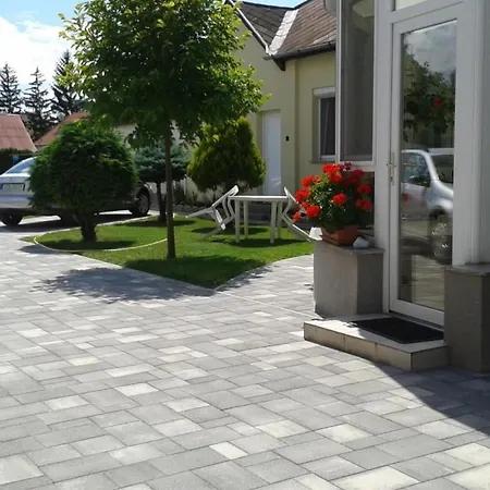 In Im Parterre Mit Garten By Interhome Lägenhet Bük