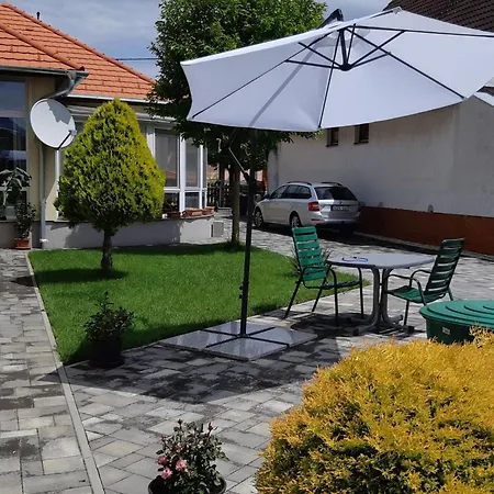 Διαμέρισμα In Im Parterre Mit Garten By Interhome *