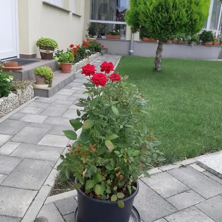 In Im Parterre Mit Garten By Interhome Διαμέρισμα