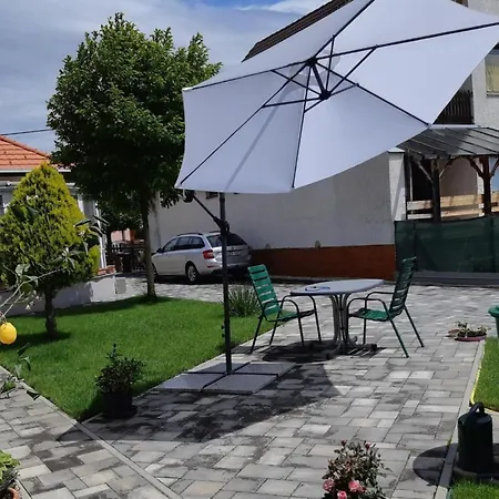 In Im Parterre Mit Garten By Interhome Bük