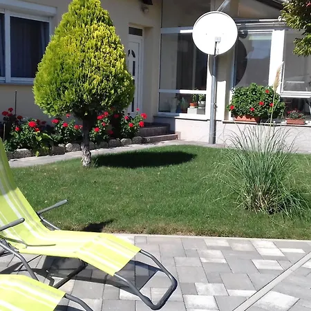 Διαμέρισμα In Im Parterre Mit Garten By Interhome
