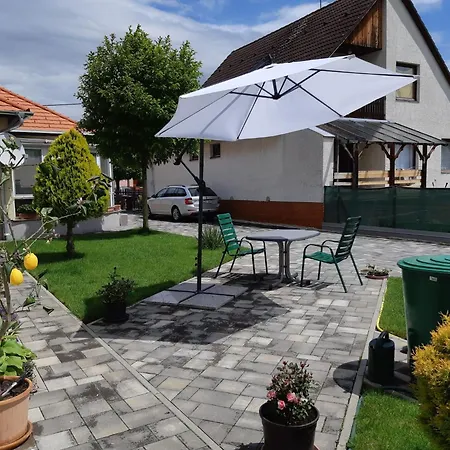 In Im Parterre Mit Garten By Interhome Διαμέρισμα