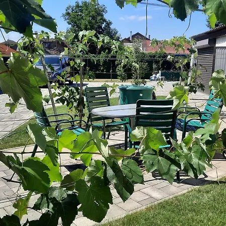 Διαμέρισμα In Im Parterre Mit Garten By Interhome