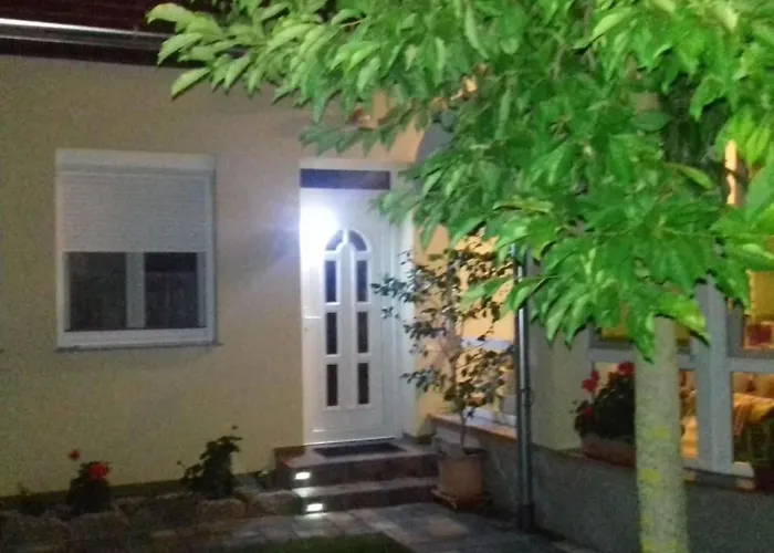 In Im Parterre Mit Garten By Interhome Апартаменты Бюк