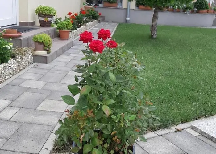 In Im Parterre Mit Garten By Interhome Lägenhet